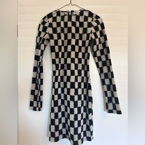 Chic Monochrome Checkered Long Sleeve Dress